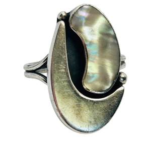 Native Mother Pearl Sterling Ring 4.18 G Size 6