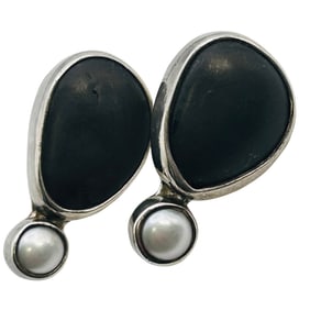 Echo Of The Dreamer Sterling ONYX And Pearl Earrings 12 G