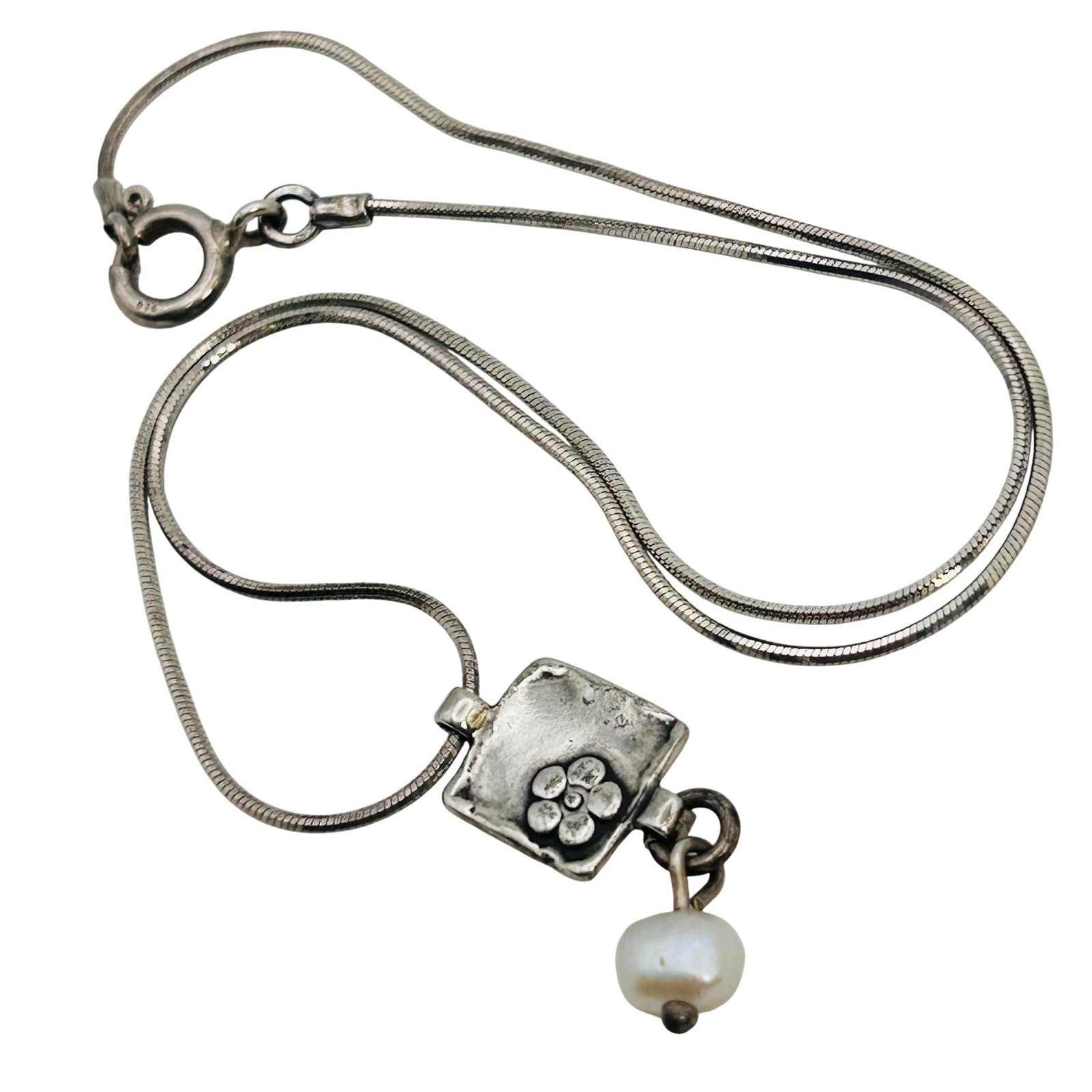 Didae Israel, Pearl Sterling Necklace And Pendant 5.03 G: Didae Israel pearl Sterling necklace and pendant 5.03 g