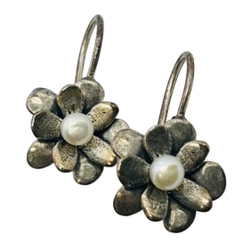 SILPADA Israel, Pearl, Sterling Flower Earrings 3.79 G