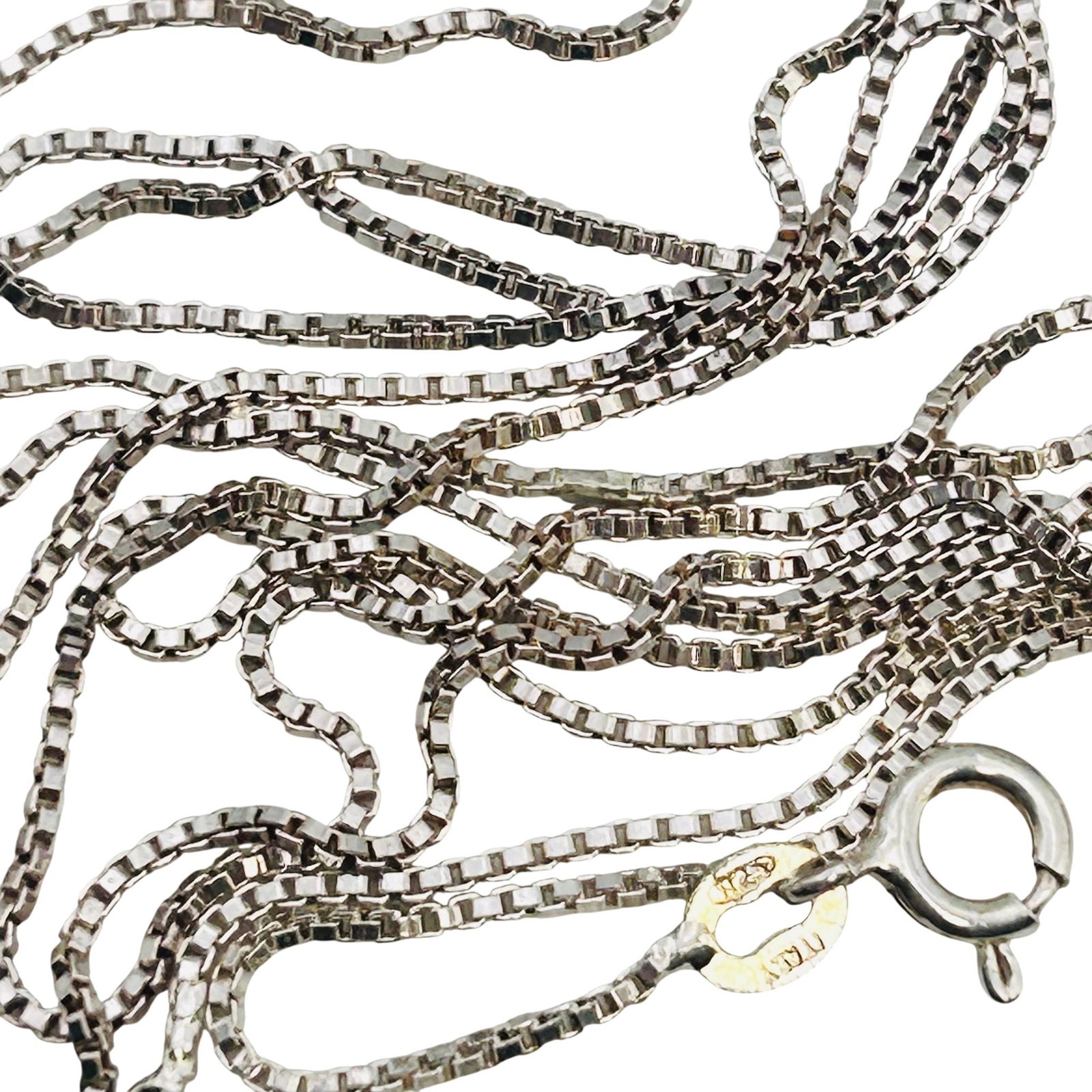 Italy 30in Sterling Box Chain Necklace 4.34 G: Italy 30” sterling box chain necklace 4.34 g