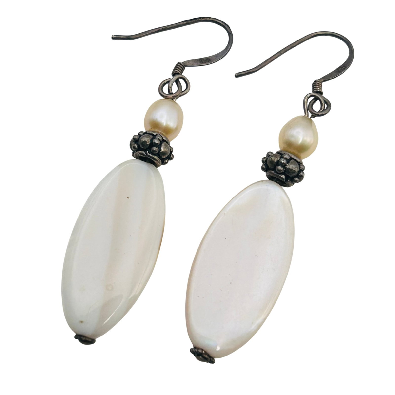 Pearl And Mother-of-pearl Sterling Dangle Earrings 6.08 G: Pearl and mother-of-pearl Sterling dangle earrings 6.08 g