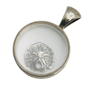 Sterling Sand Dollar Glass In Case Medallion Pendant 3.42 G