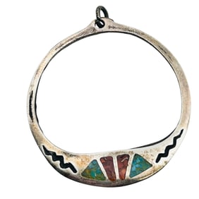 SW.. Sterling Open Circle Crushed Turquoise Stone Pendant 3.9 G.