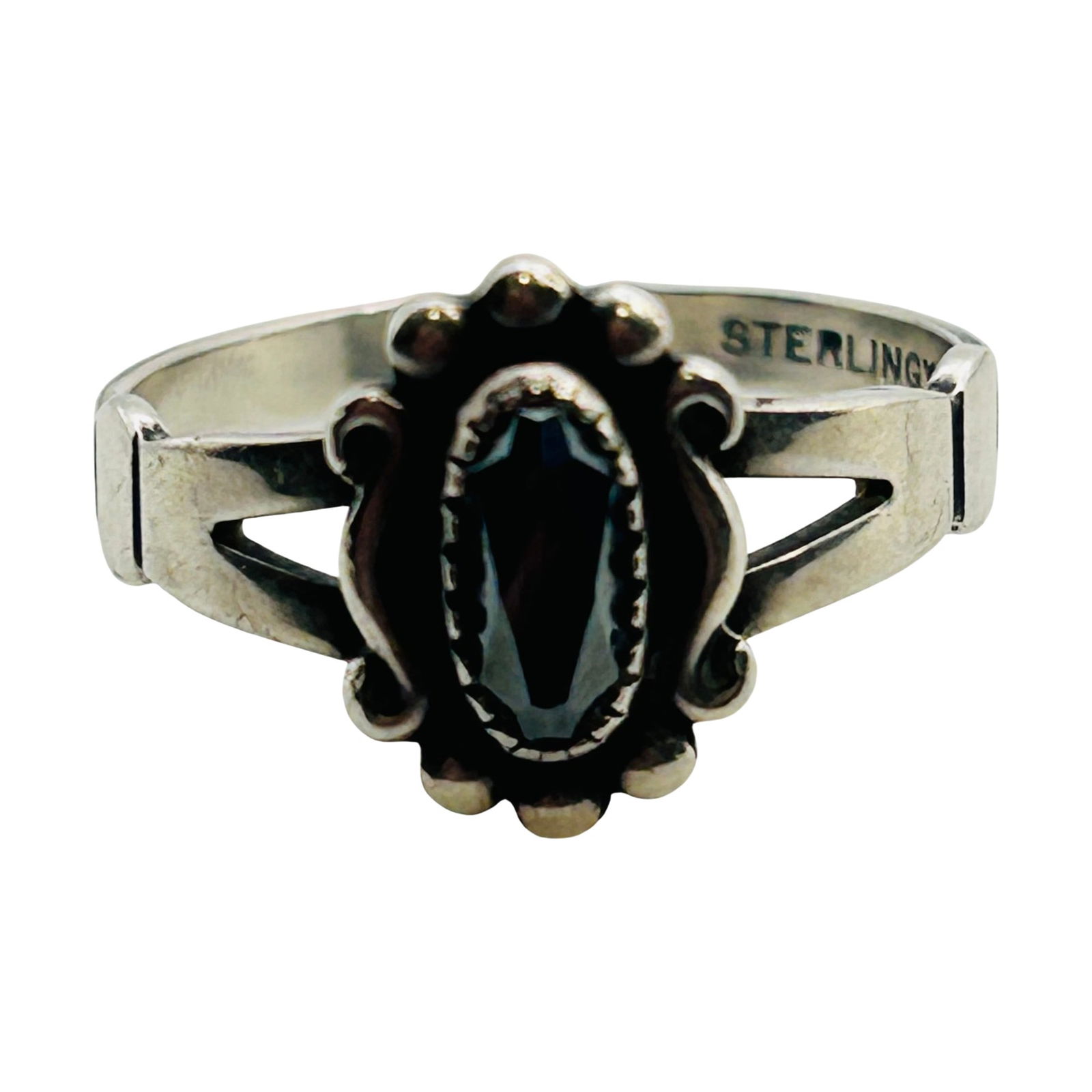 WMCO Spinel Sterling Ring Size 7, 2.29 G: WMCO spinel Sterling ring size 7 2.29 g
