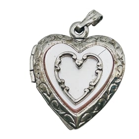 Mother-of-pearl Sterling Heart Locket 3.85 G