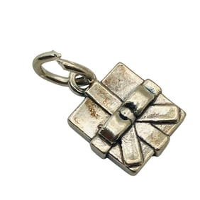 SMC Sterling Gift Box Pendant, 1.21 G