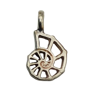 Sterling Shell Pendant, 0.41 G