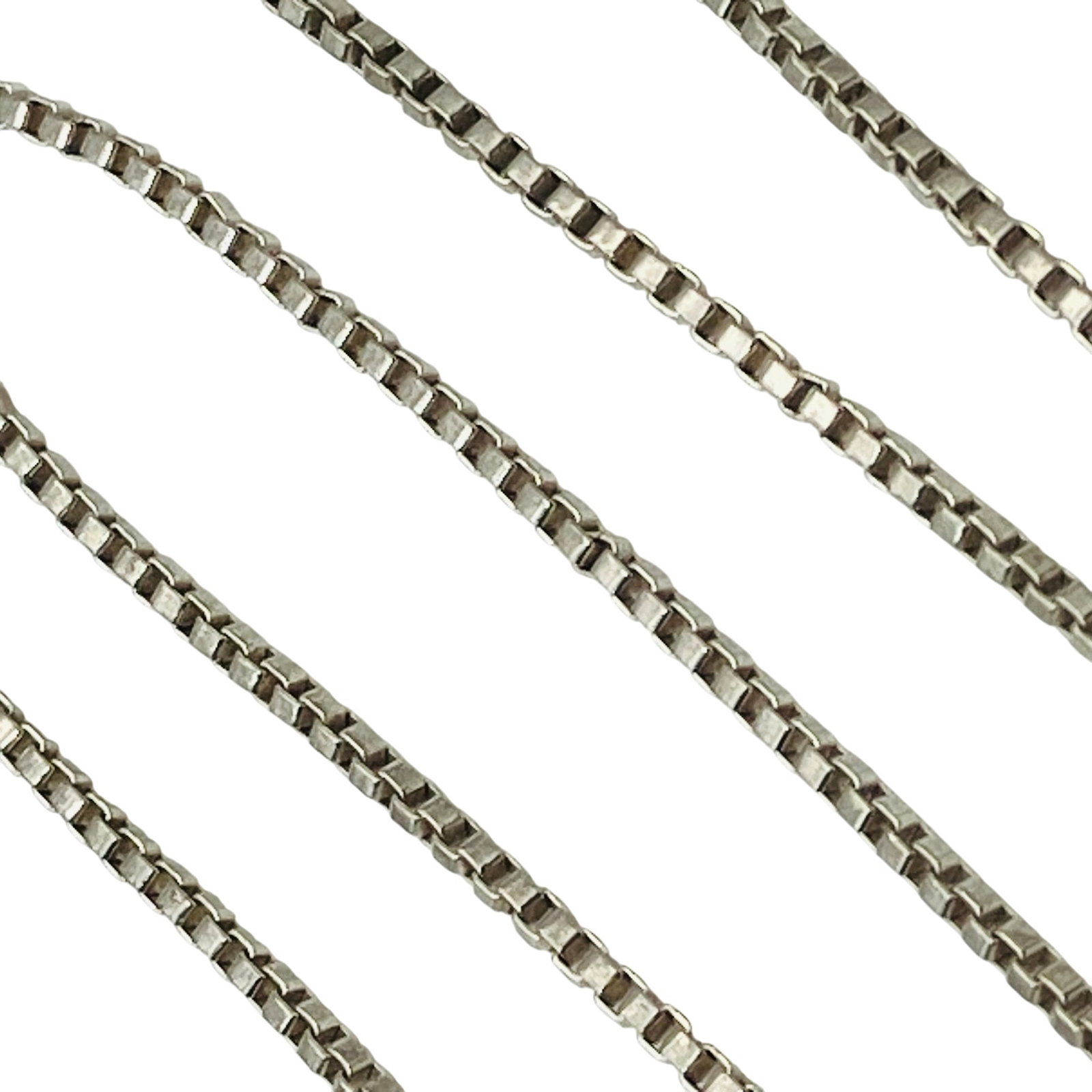Italy Sterling Box Chain Necklace, 3.32 G: Italy Sterling box chain necklace 3.32 g