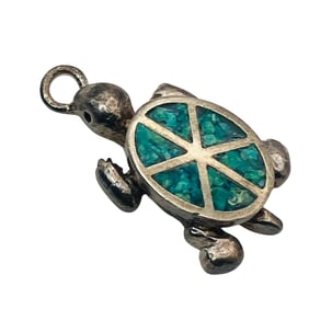 Sterling Green Stone Turtle Pendant, 2.33 G