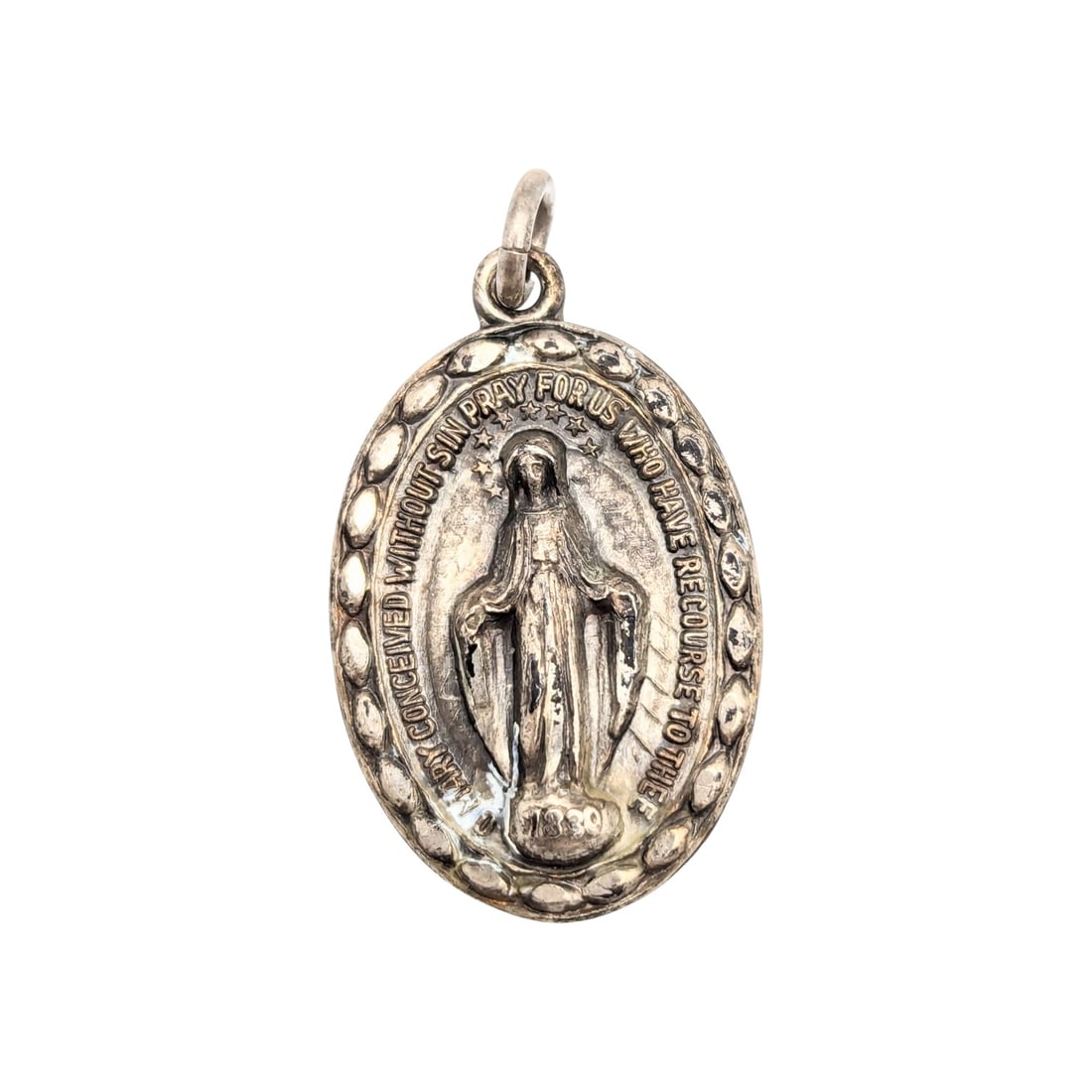 Sterling Miraculous Medal Pendant 2.53g: Sterling Miraculous Medal Pendant 2.53g Virgin Mary in relief on the front with the inscription 'O Mary Conceived Without Sin Pray For Us Who Have Recourse To Thee.' T