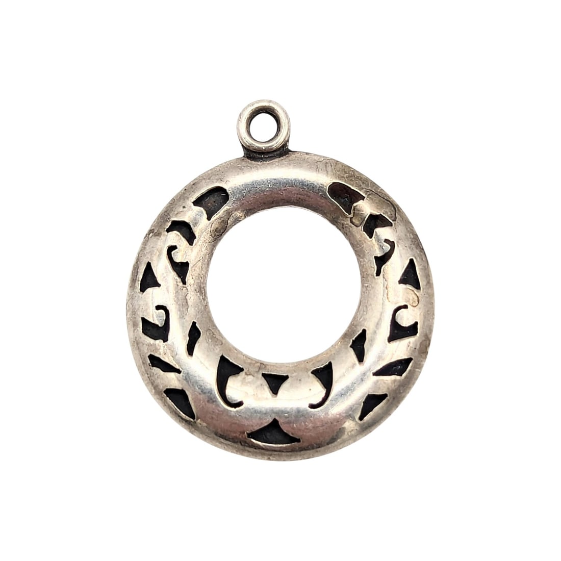 Sterling Openwork Pendant, .93g: Sterling Openwork Pendant, Taxco, Mexico .93g
