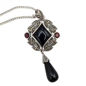 Sterling Curb Chain Necklace with Marcasite, 2 Red Garnet, Onyx center and Teardrop Pendant 9.89g