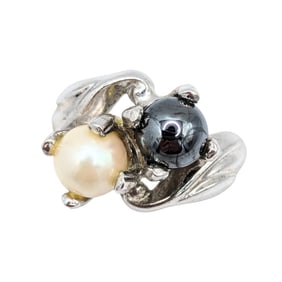 Sterling Black and White Pearl Ring Size 4.25, 5.32g