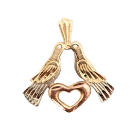 14K Italian Gold Pendant Featuring Two Doves with Heart Design 1.41g