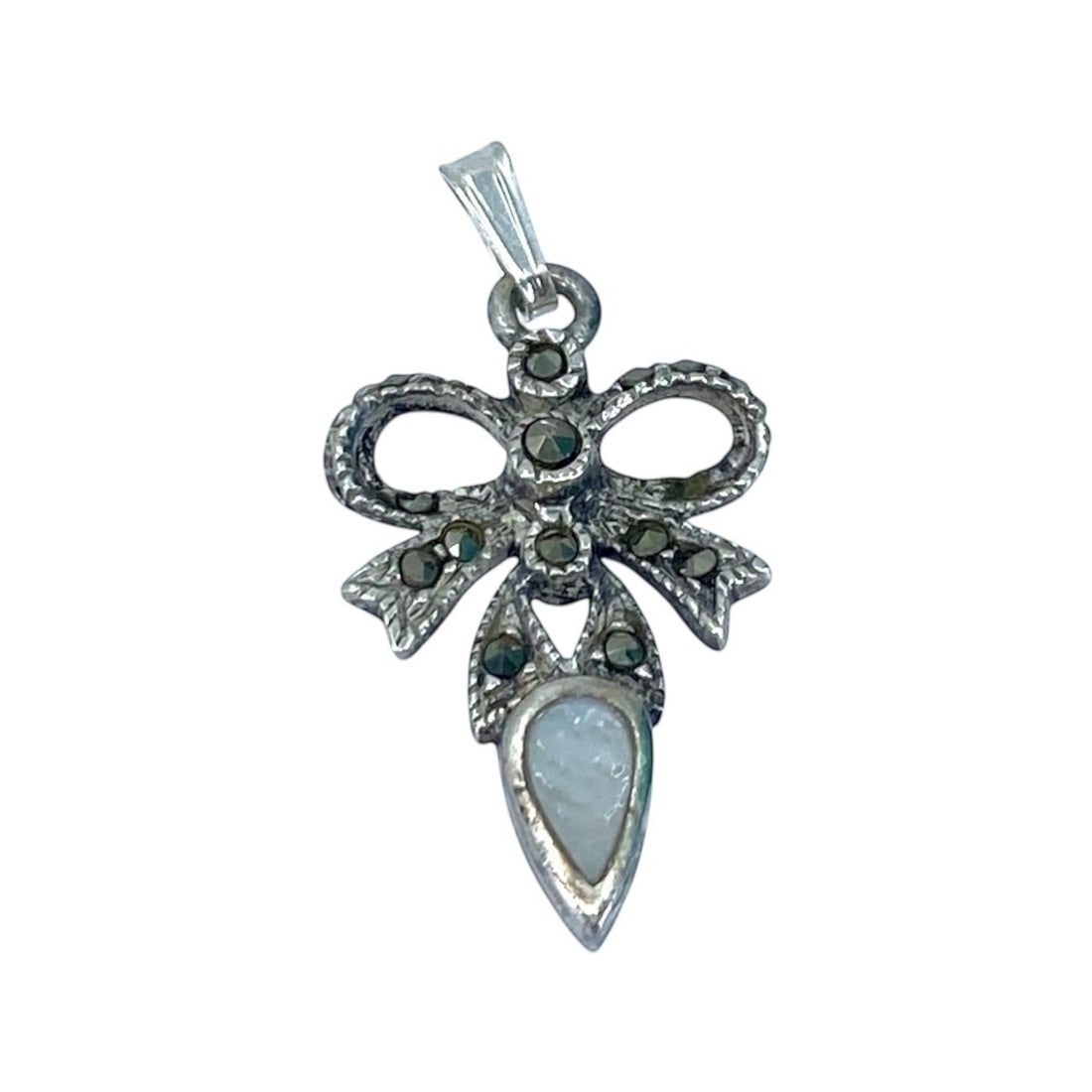 Adorable Sterling Silver Bow Marcasite & Mother of Pearl Charm Pendant, 1.77g (1 of 4)