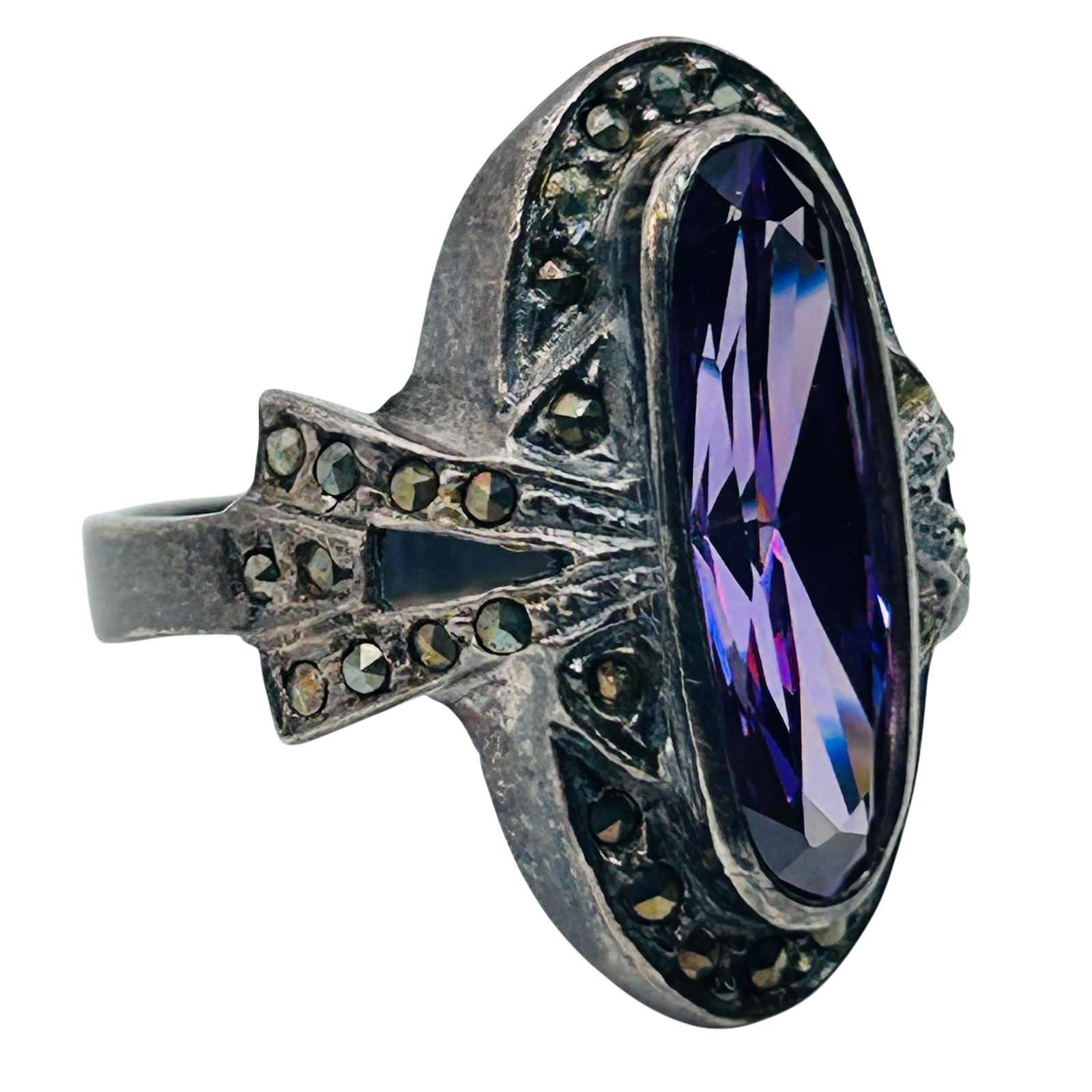 Sterling Amethyst And Marcasite Oval Statement Ring Size 8.5: Sterling Amethyst and Marcasite oval statement ring Size 8.5 6.9g