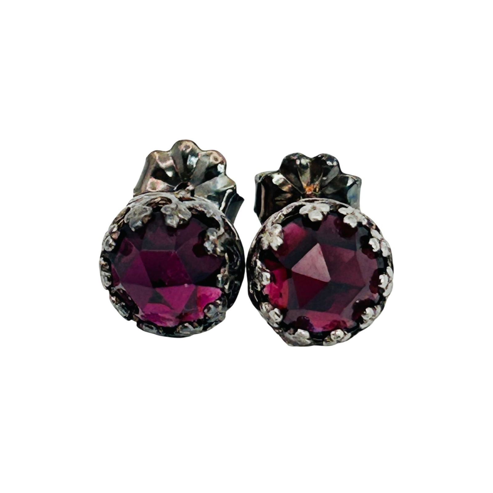 JBB Sterling Garnet Crown Setting Stud Earrings: JBB Sterling Garnet crown setting stud earrings 1.6g
