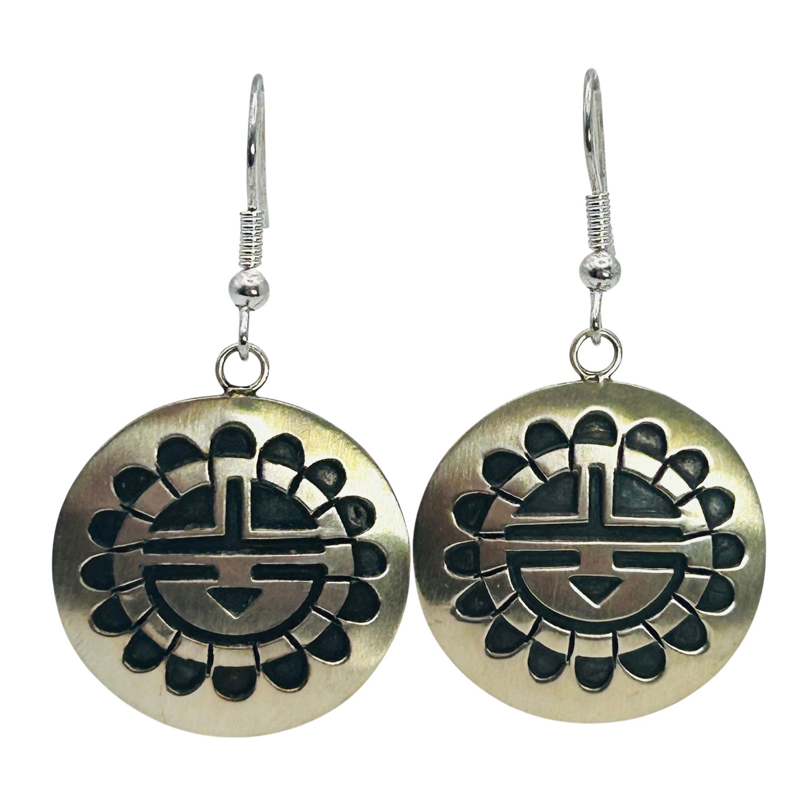 Stanley Gene Navajo Sterling Earrings: Stanley Gene Navajo round surface Sterling Earrings 4.3 grams