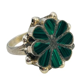 Pino Yunie Zuni Sterling Malachite Flower Ring SZ. 6.5