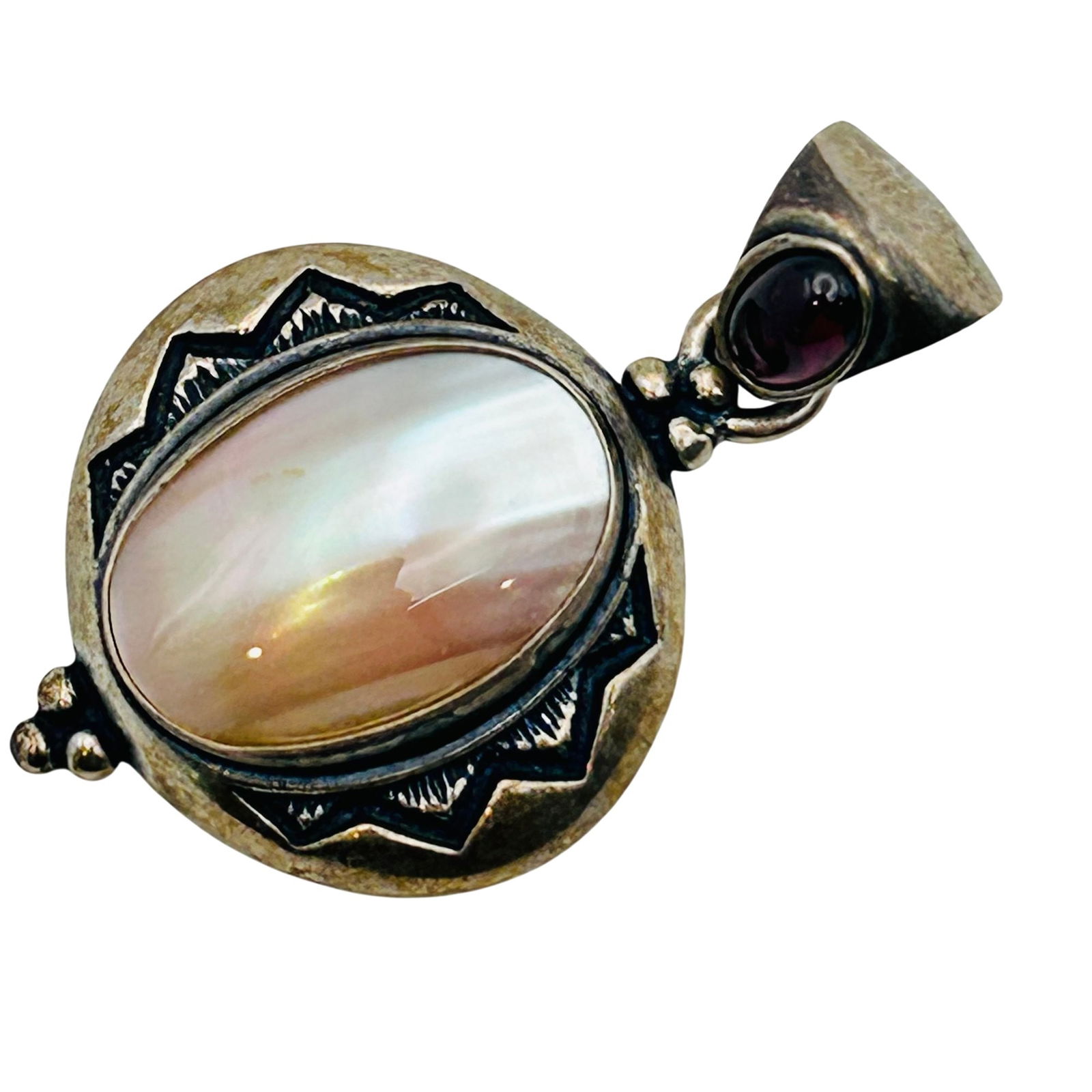 Carolyn Pollack Sterling Mother Of Pearl Pendant: Carolyn pollack Sterling mother of pearl pendant. 7.00g