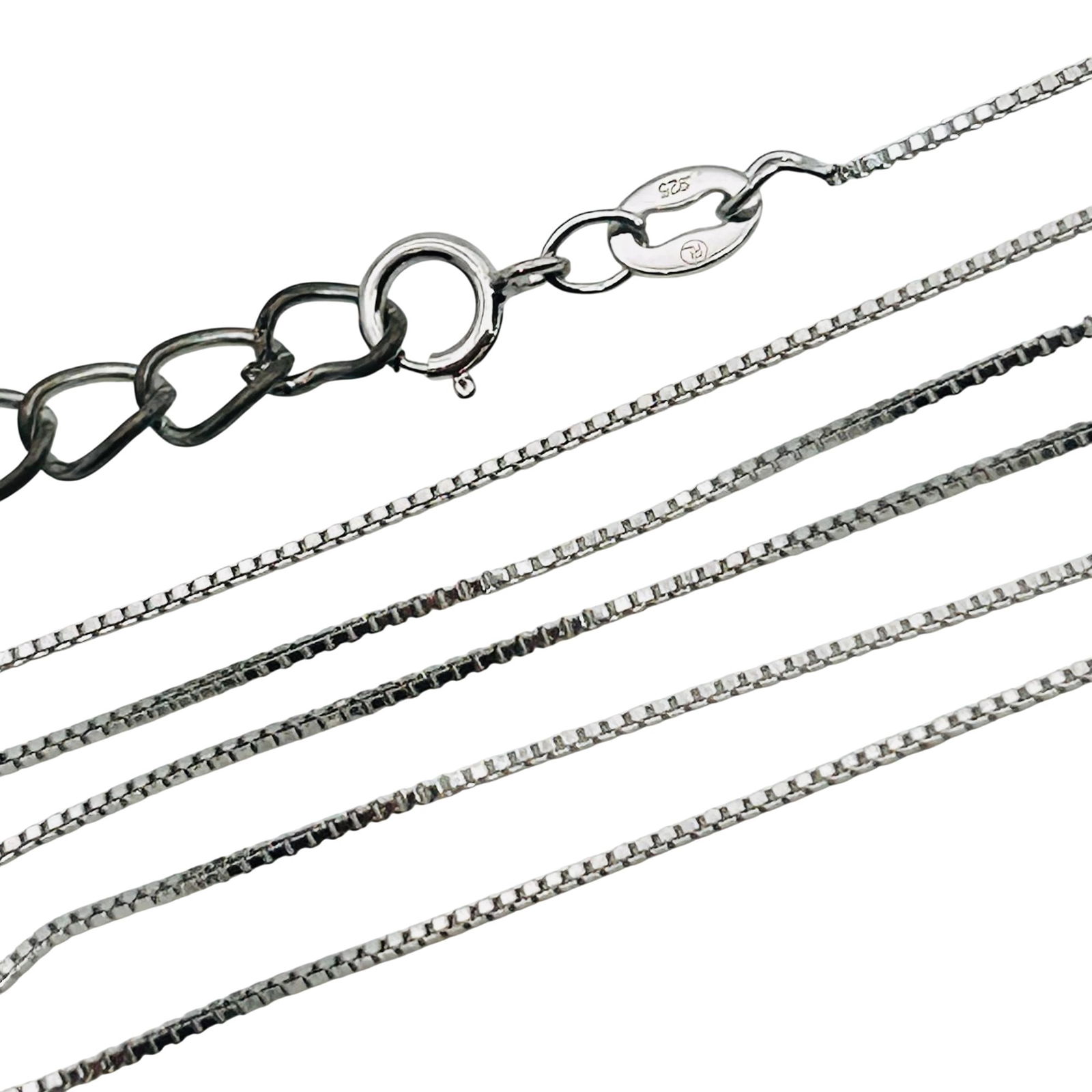 Sterling Adjustable Box Chain Necklace: Sterling adjustable box chain necklace. 2.20g