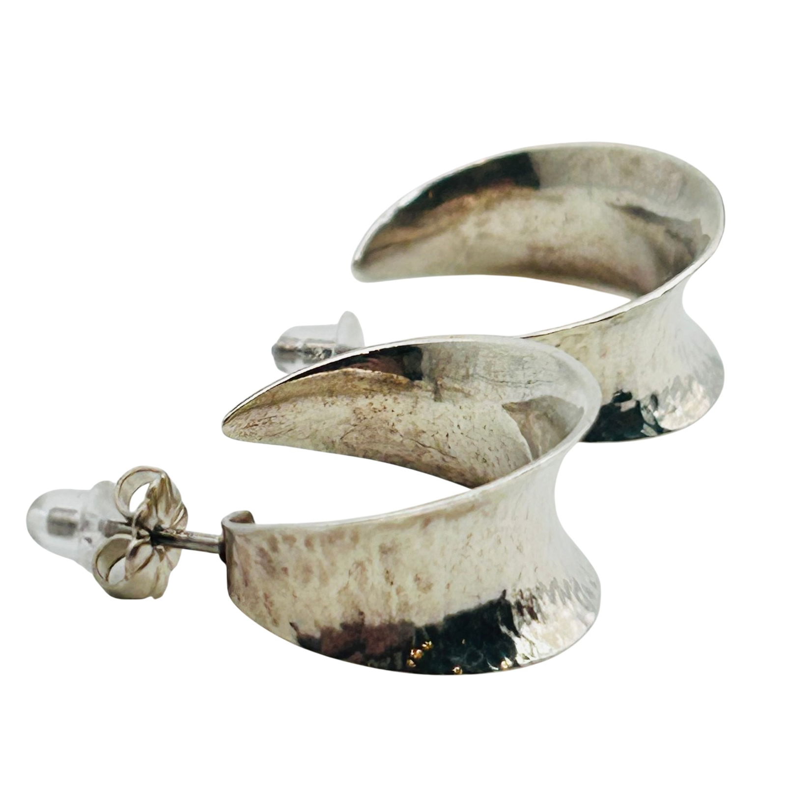 James Avery AG/PD/3C Sterling Half Hoop Stud Earrings: James Avery AG/PD/3C Sterling half hoop stud earrings. 5.10g