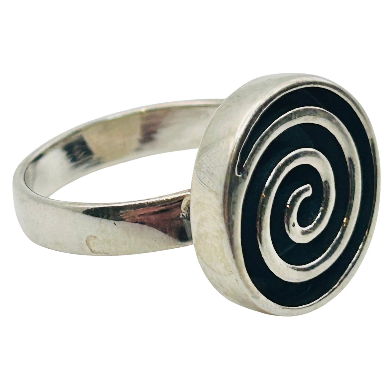 Sterling Swirl Round Ring. Size 8: Sterling swirl round ring. Size 8. 6.80g
