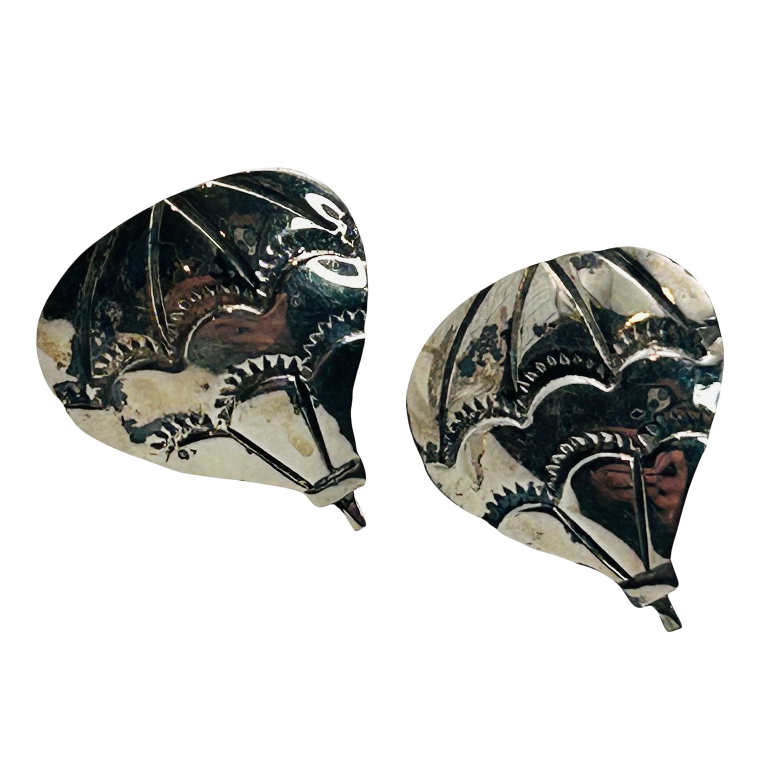 Native Sterling Leaf Stud Earrings: Native Sterling leaf stud earrings. 1.90g