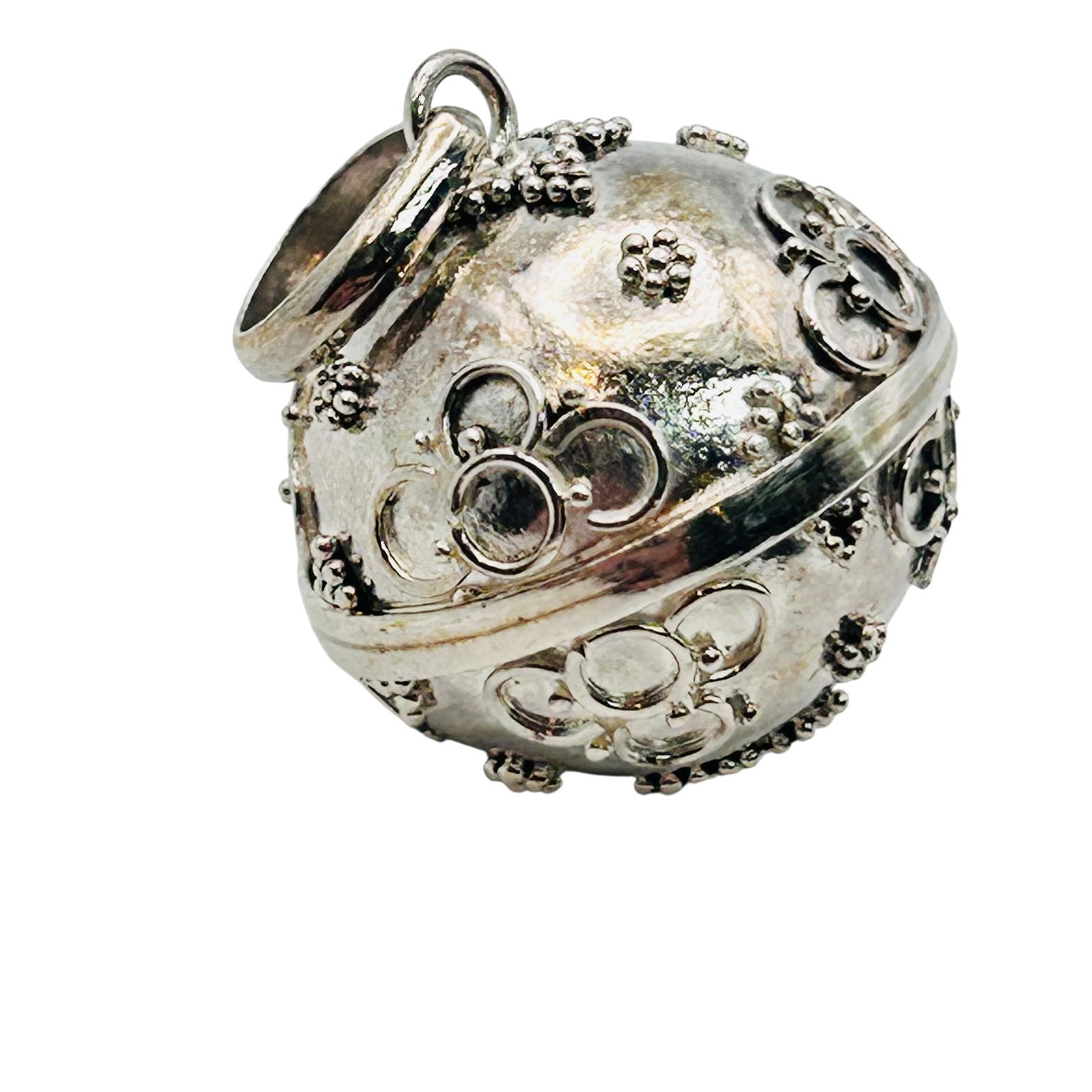 Sterling Bell Chime Round Pendant: Sterling bell chime round pendant. 6.00g
