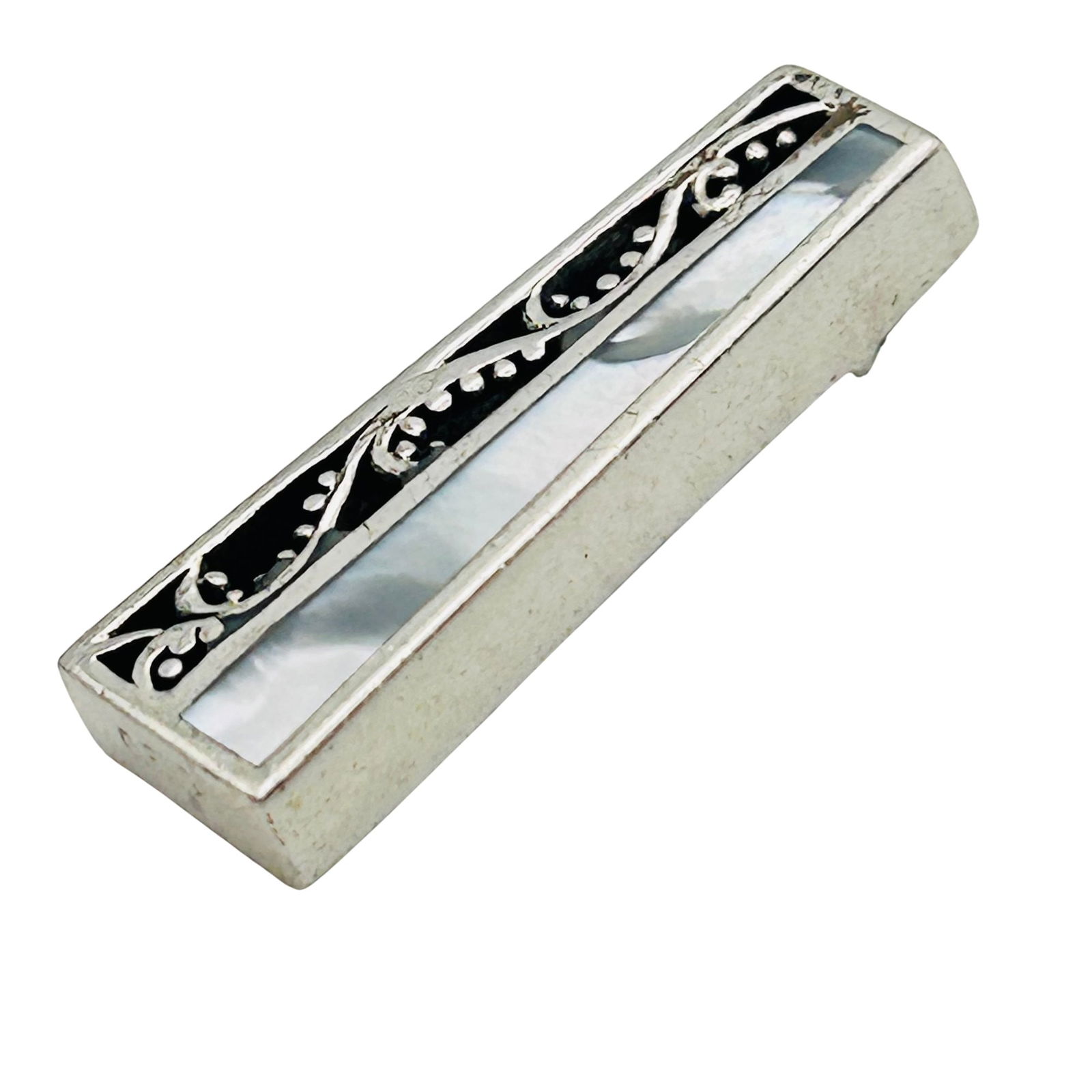 Sterling Mother Of Pearl Swirl Pendant: Sterling mother of pearl swirl pendant. 4.61g