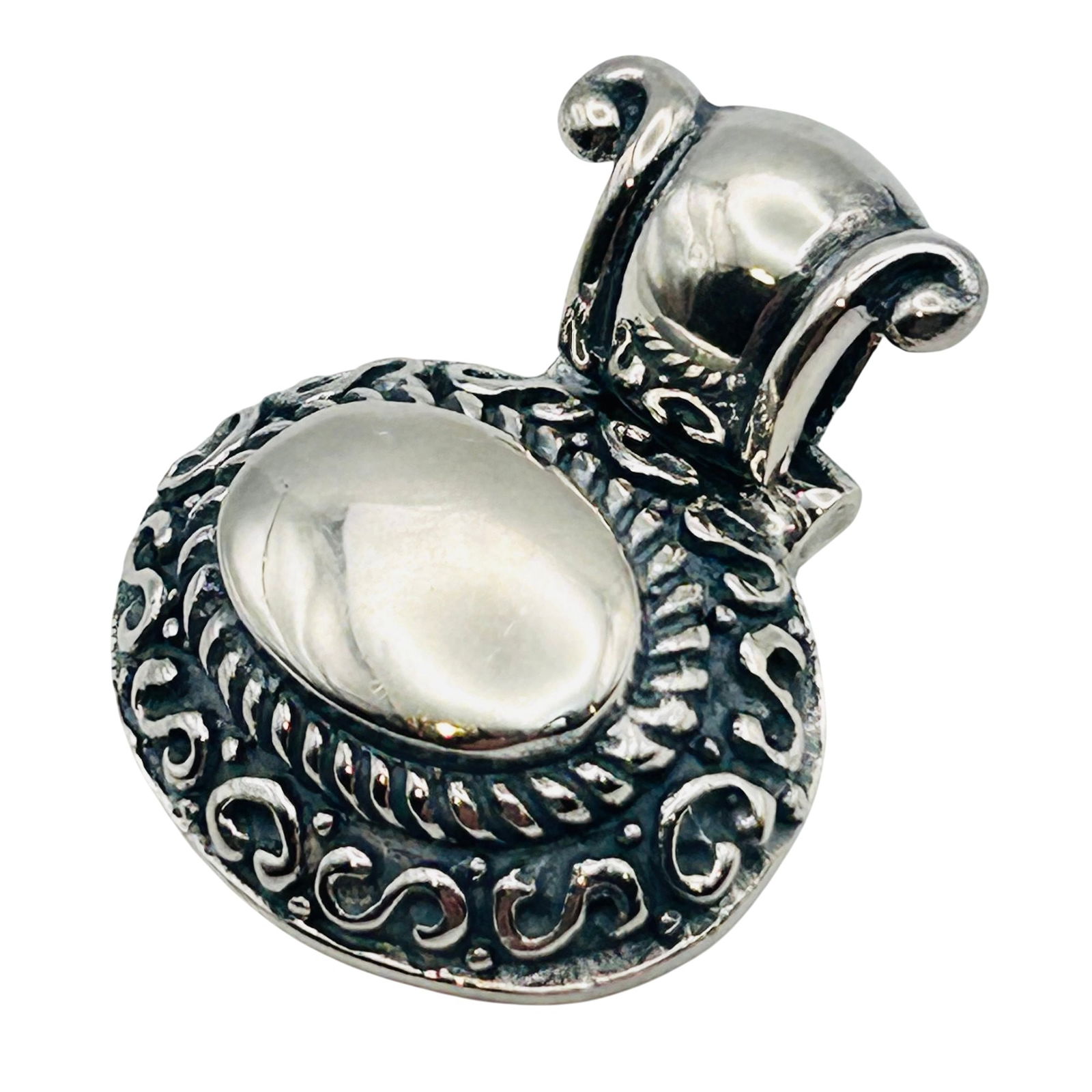 SK Sterling Oval Pendant: SK Sterling oval pendant. 6.60g