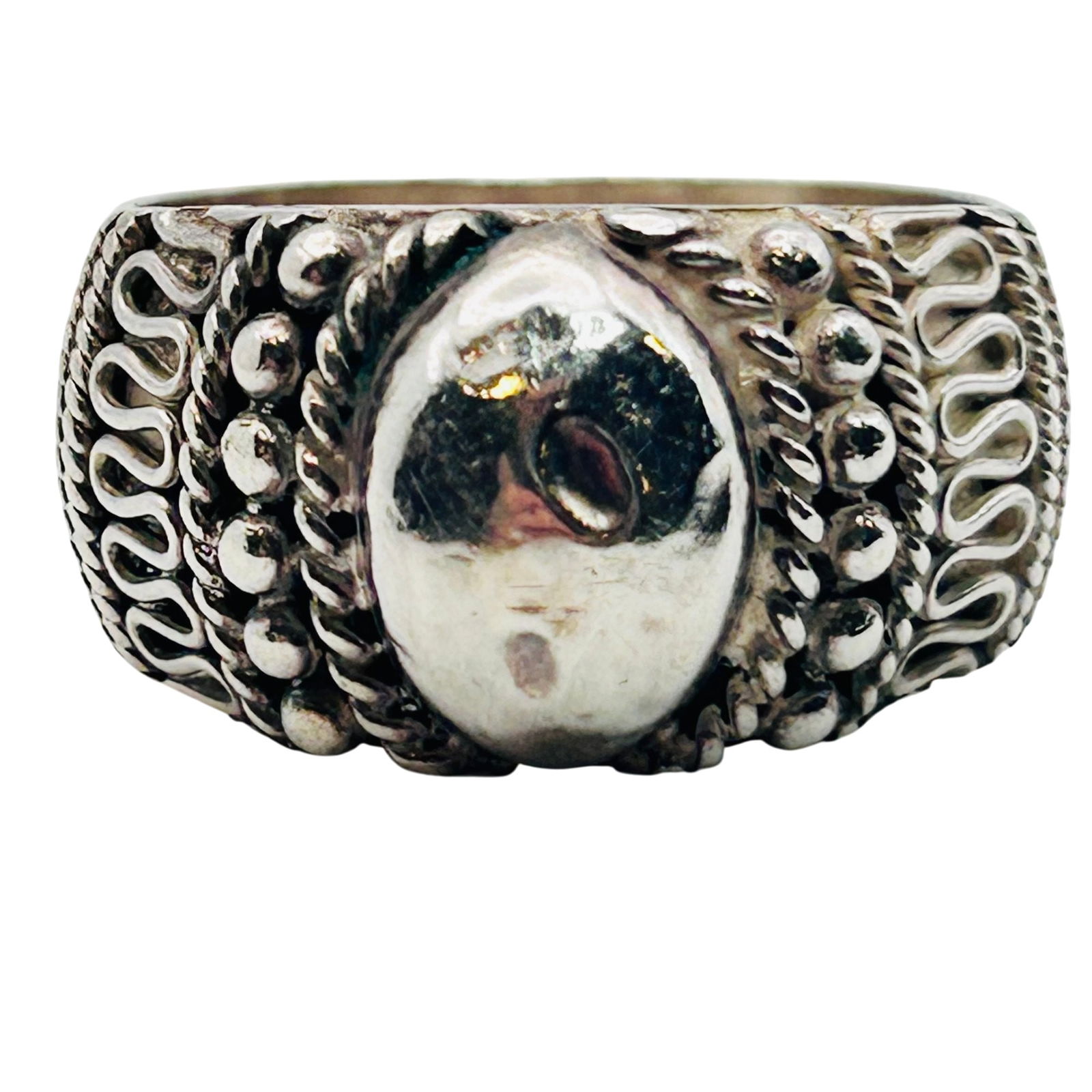 Sterling Detailed Band: Sterling detailed band. 1.60g