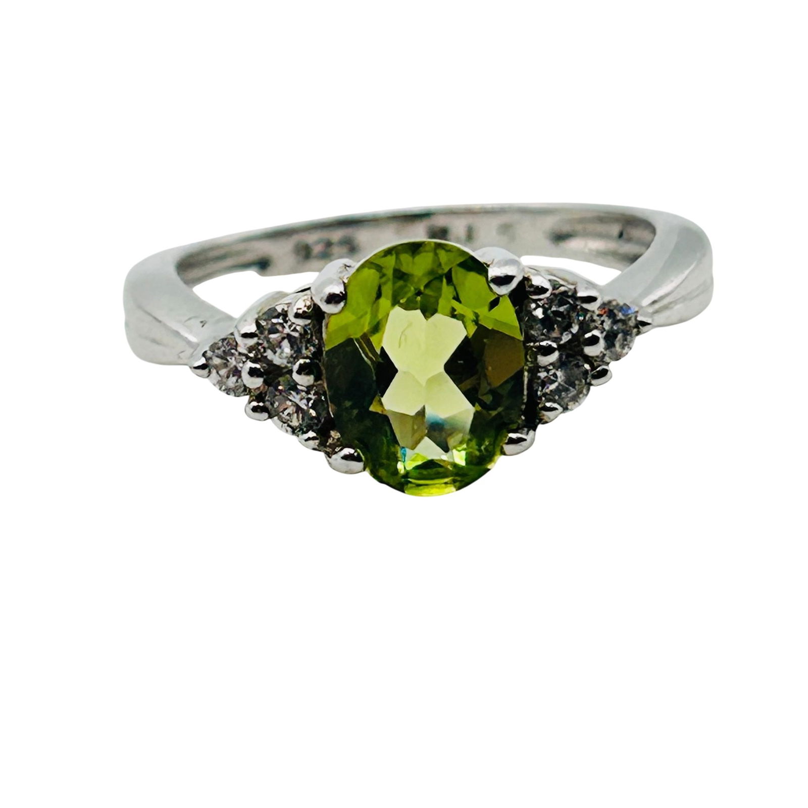 RJ Sterling Peridot Oval Ring. Size 5: RJ Sterling peridot oval ring. Size 5. 2.40g
