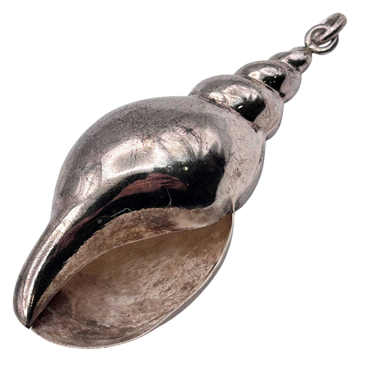 Sterling Shell Pendant: Sterling shell pendant. 11.50g