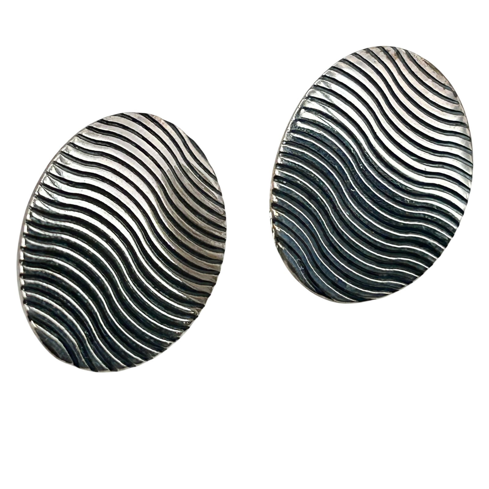 Sterling Flat Oval Wave Detail Stud Earrings: Sterling flat oval wave detail stud earrings. 6.60g