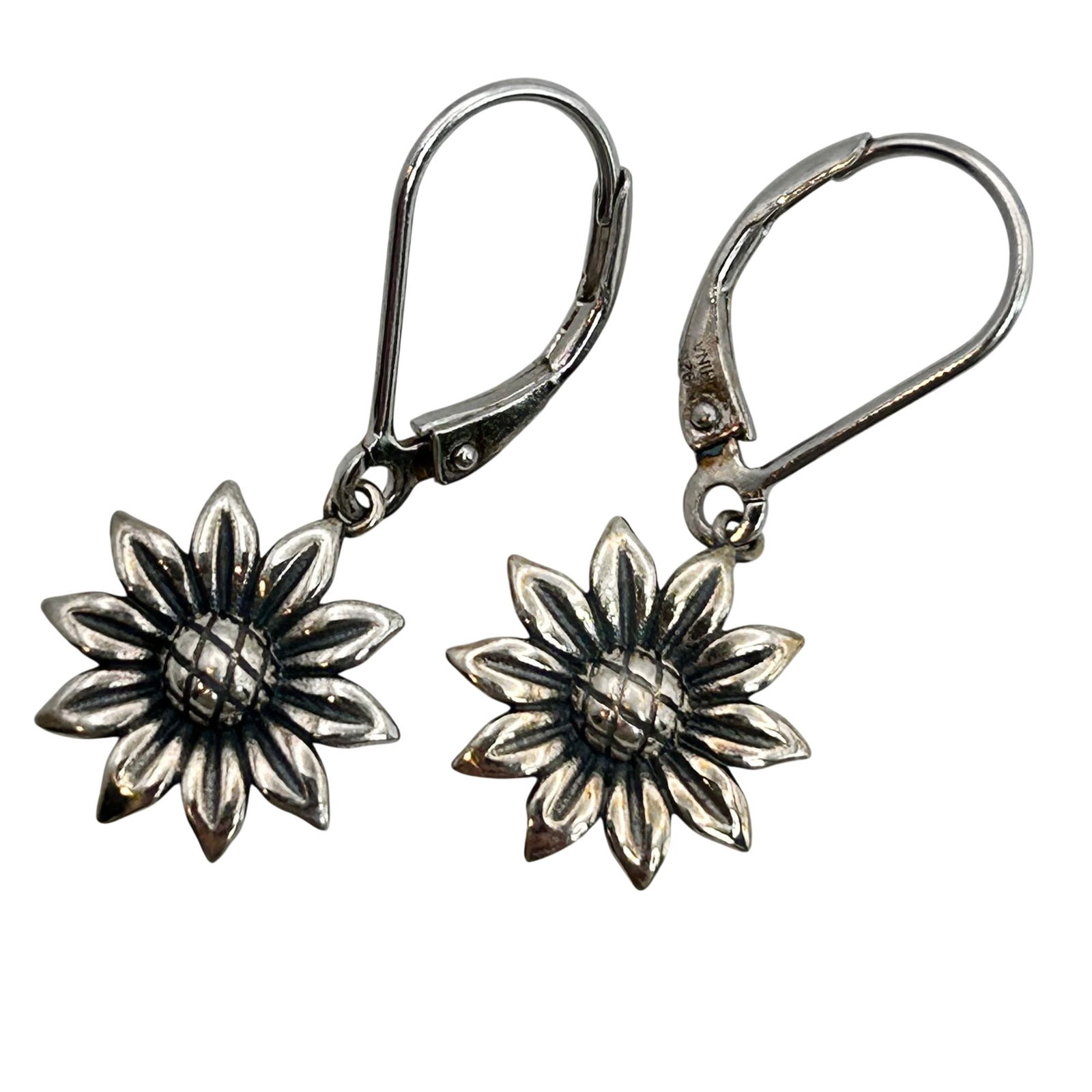 Sterling Sunflower Lever Back Earrings: Sterling sunflower lever back earrings. 2.90g