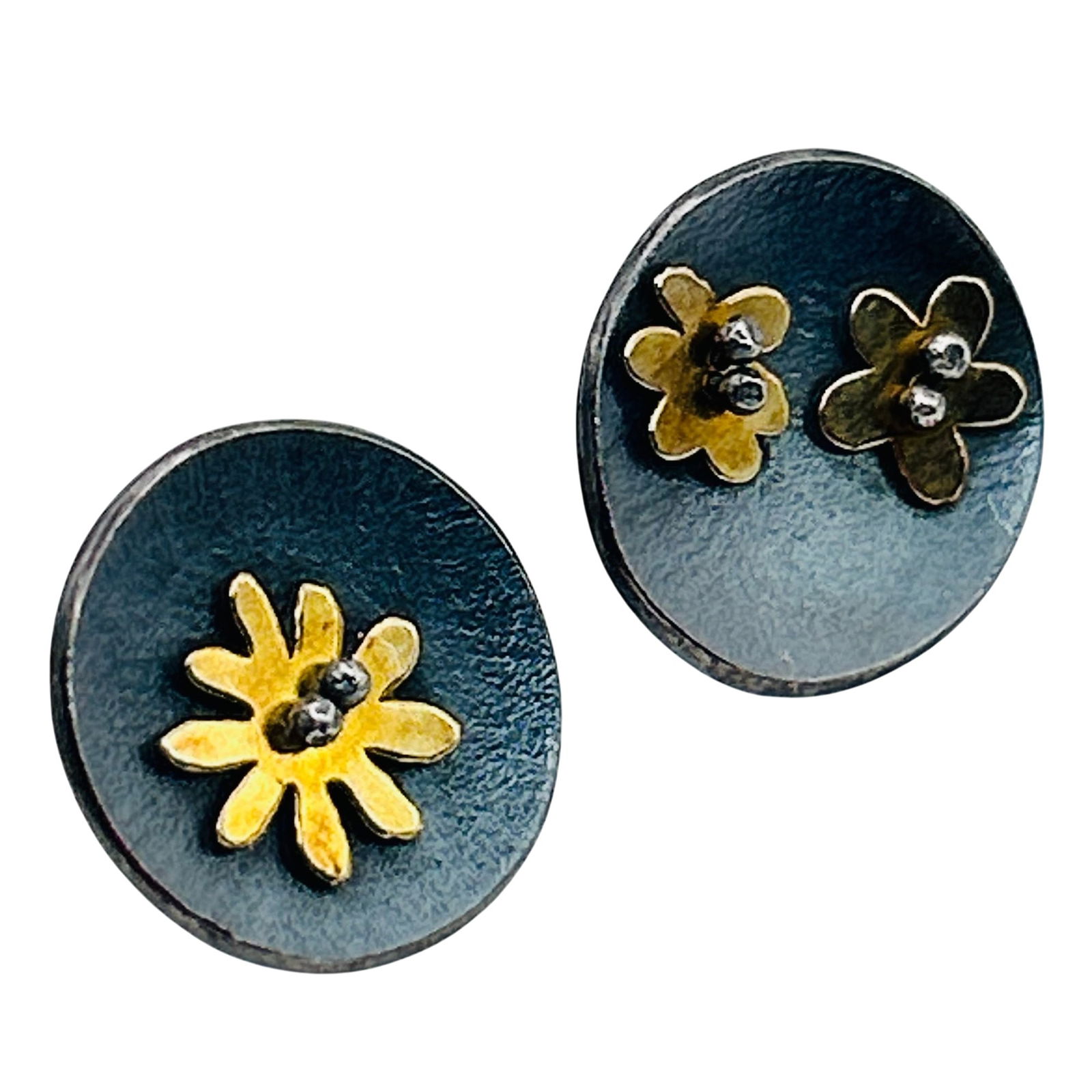 Signed Sterling 22k Gold Flower Detail Round Stud Earrings (1 of 7)