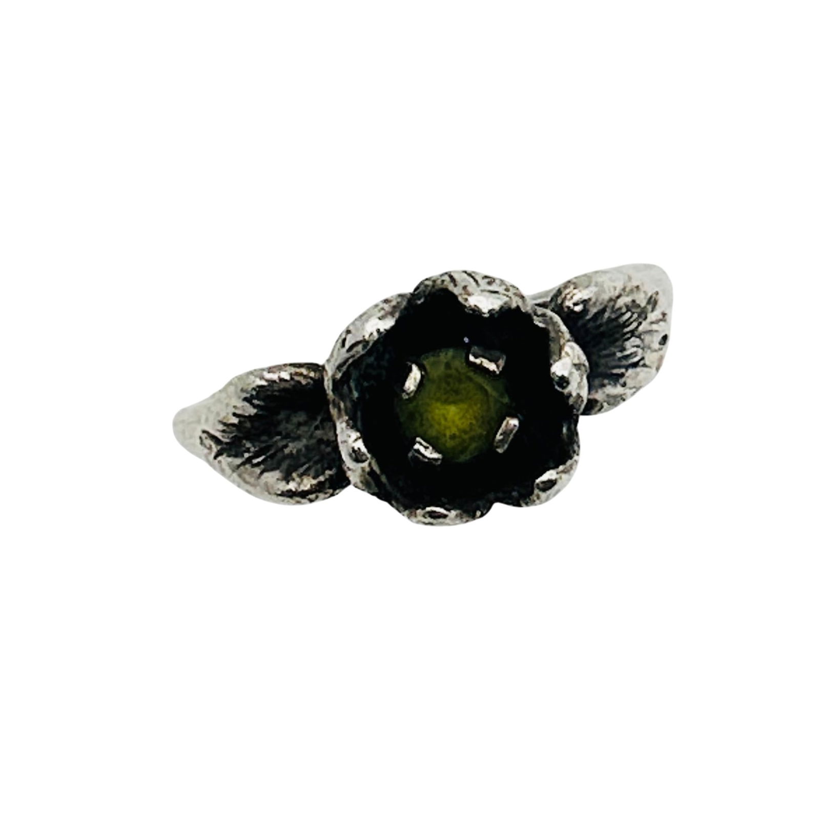 Sterling Peridot Flower Ring. Size 6: Sterling peridot flower ring. Size 6. 3.60g
