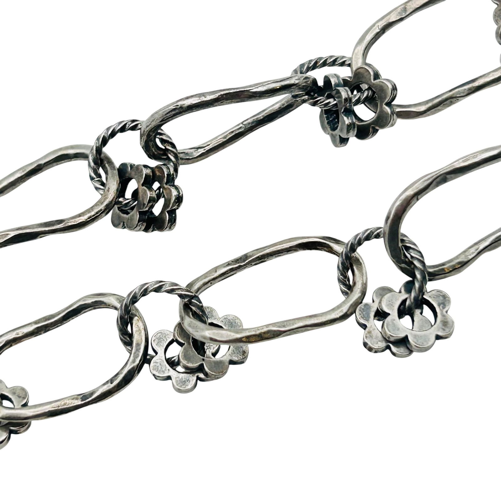 Silpada Sterling Flower Charm Toggle Clasp Bracelet: Silpada Sterling flower charm toggle clasp bracelet. 15.26g