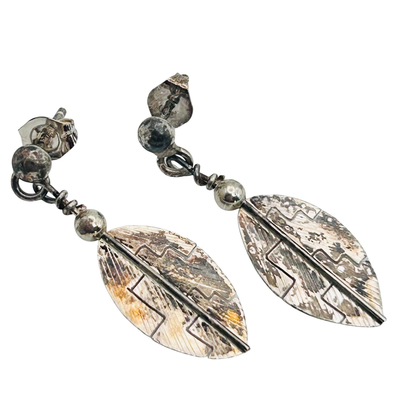 Sterling Southwest Feather Earrings: Sterling southwest feather earrings. 2.20g