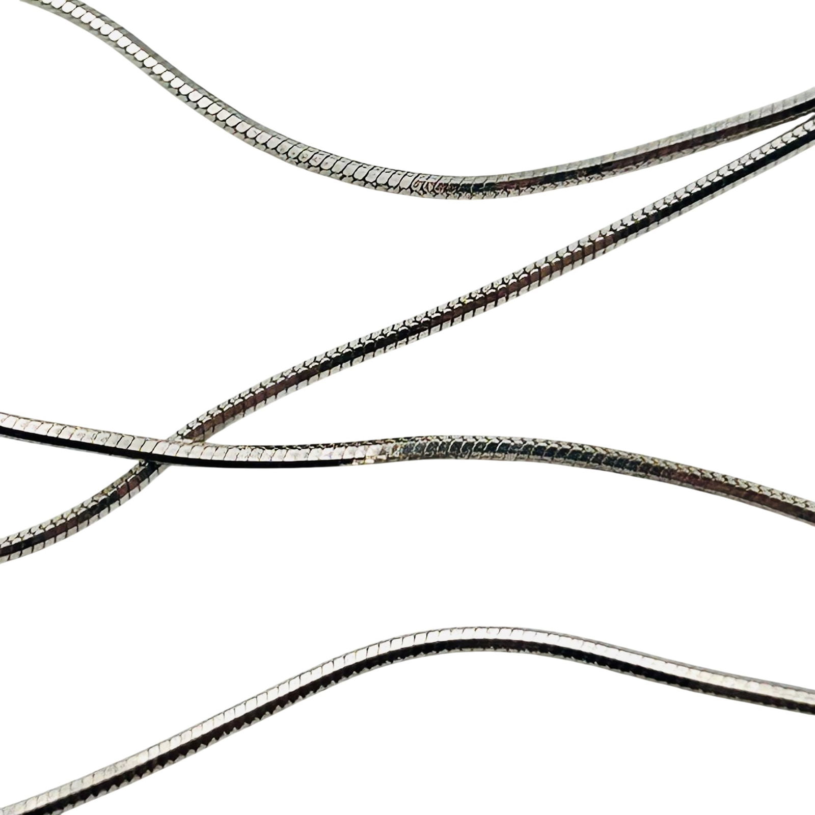 AGI Italy Sterling Round Chain Necklace: AGI Italy sterling round chain necklace. 3.20g