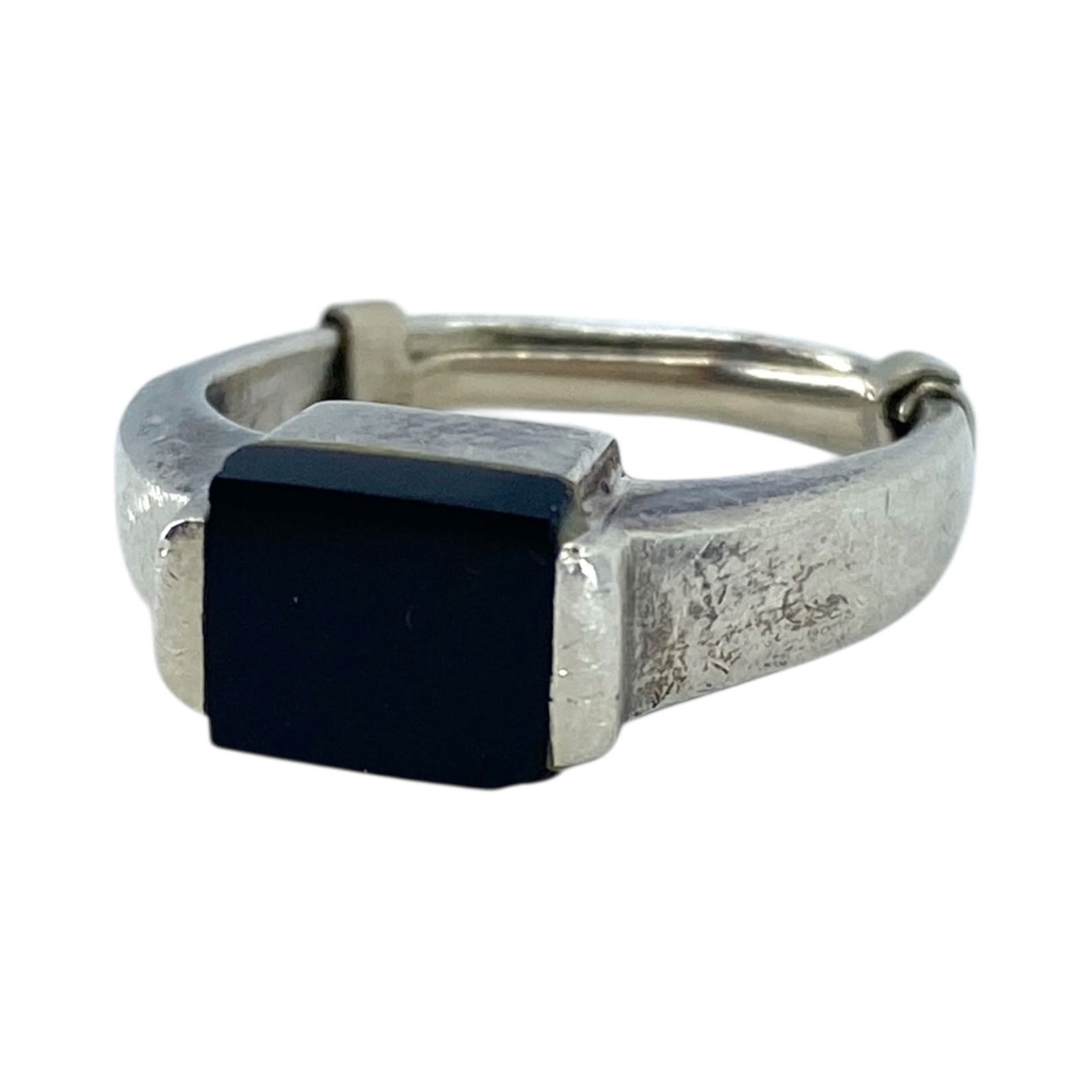 Signed Sterling Black Onyx Rectangle Vintage Ring 5g Sz 6: Signed Sterling Black Onyx Rectangle Vintage Ring With Small Corner Chip 5g Sz 6 Engraved SE 927