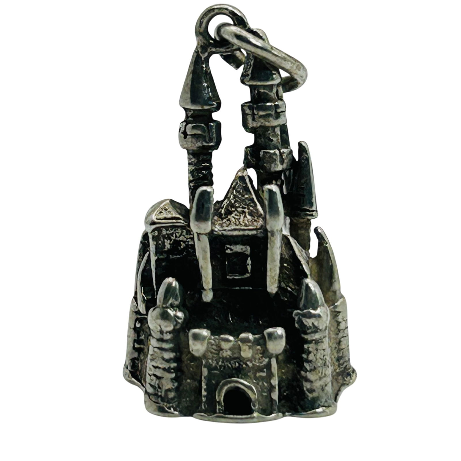 Disneyland Sterling Castle Charm: Disneyland Sterling castle charm. 6.00g