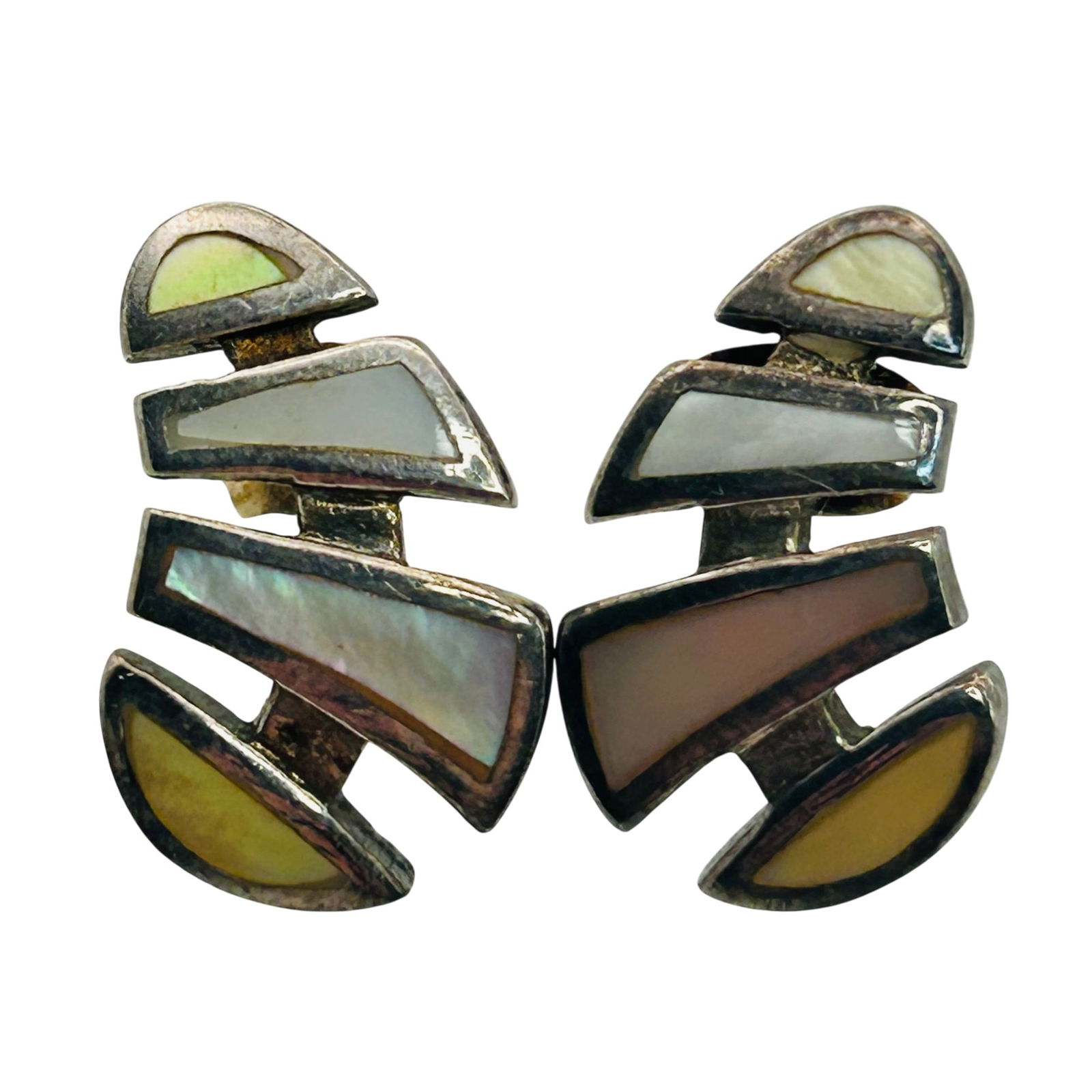 Sterling Mother Of Pearl Modern Stud Earrings: Sterling mother of pearl modern stud earrings. 4.10g