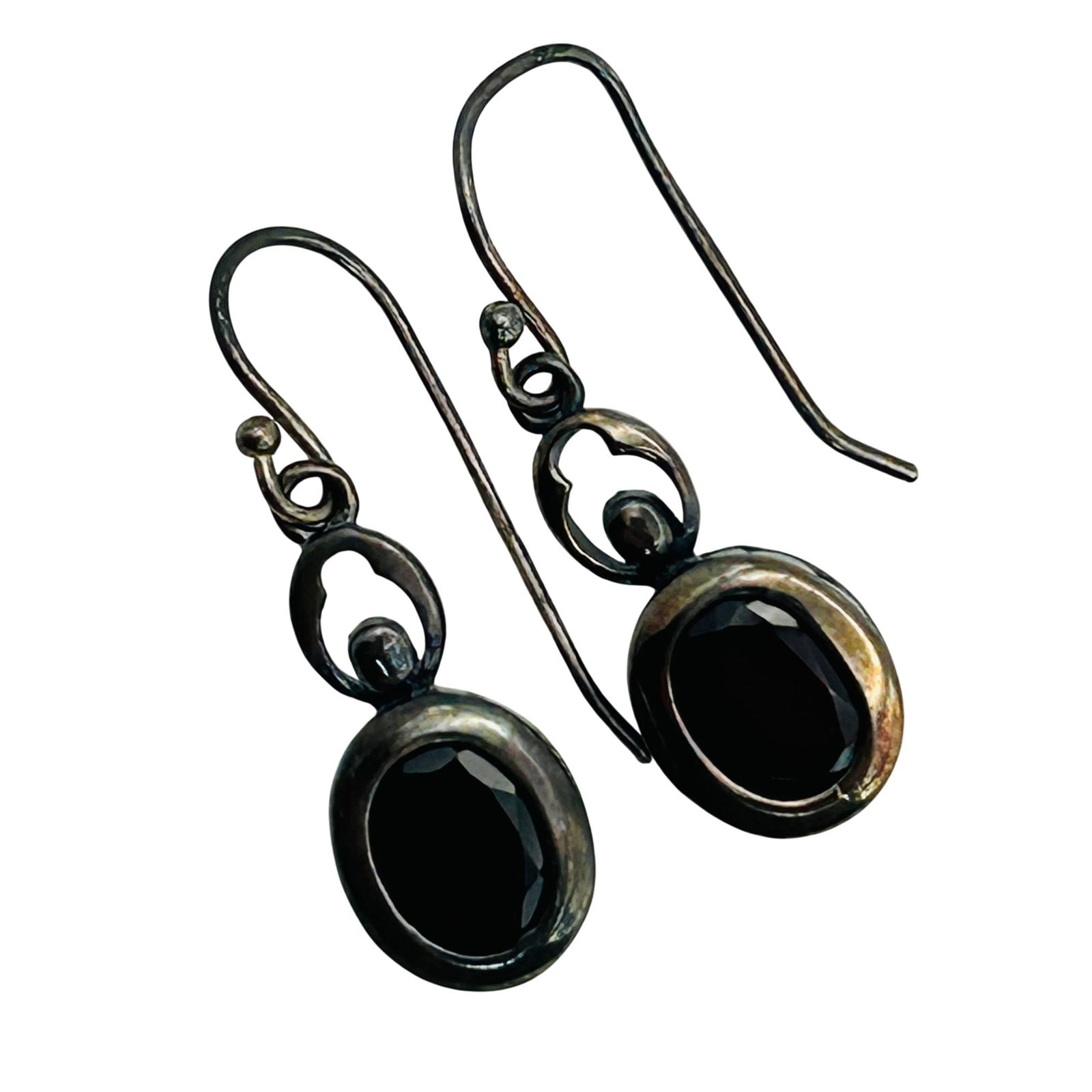 Sterling Garnet Oval Hook Back Earrings: Sterling garnet oval hook back earrings. 3.10g