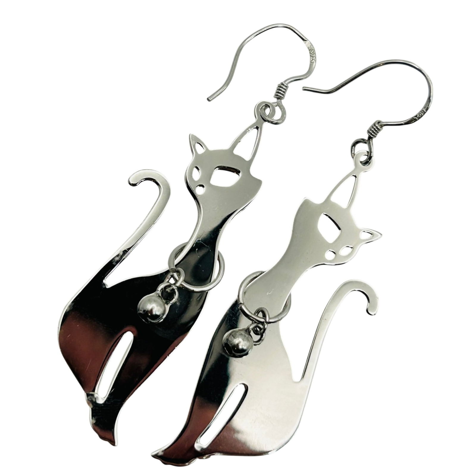 Sterling Dangle Cat Earrings: Sterling dangle cat earrings. 4.40g