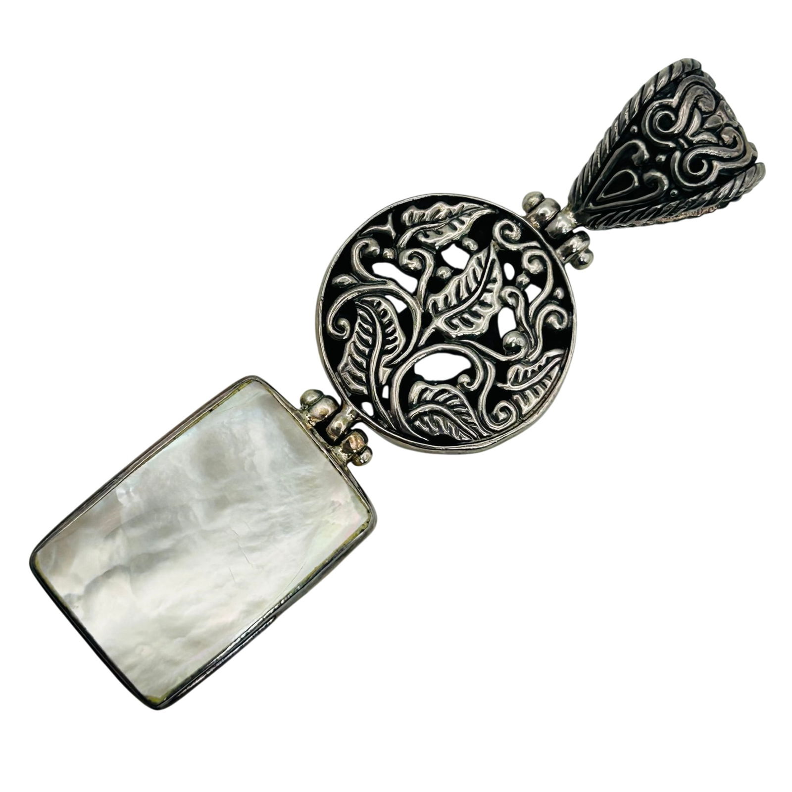 Sterling Mother Of Pearl Leaf Detail Large Pendant: Sterling mother of pearl leaf detail large pendant. 17.30g
