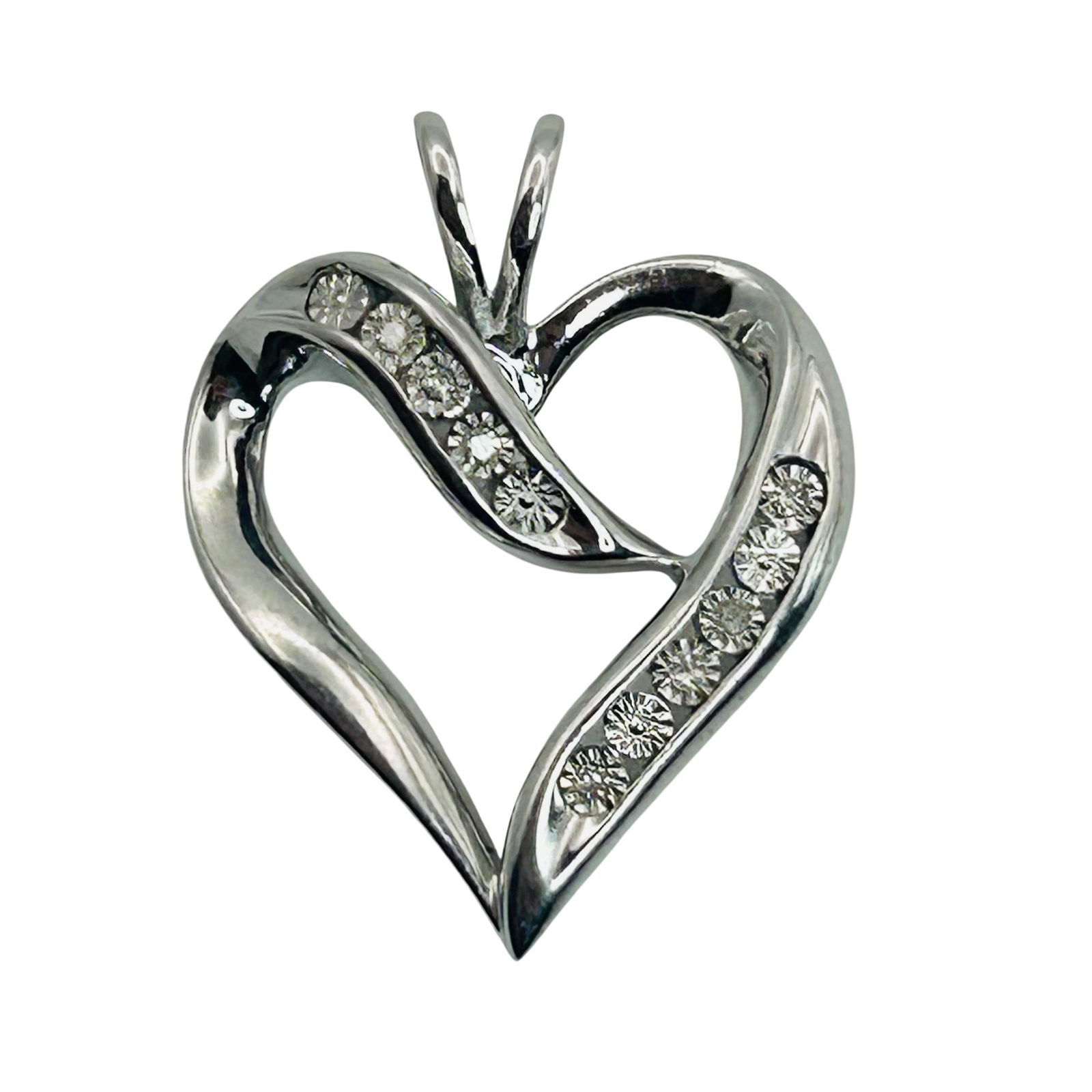 GOC Sterling Diamond Accent Heart Pendant: GOC Sterling Diamond accent heart pendant. 1.60g