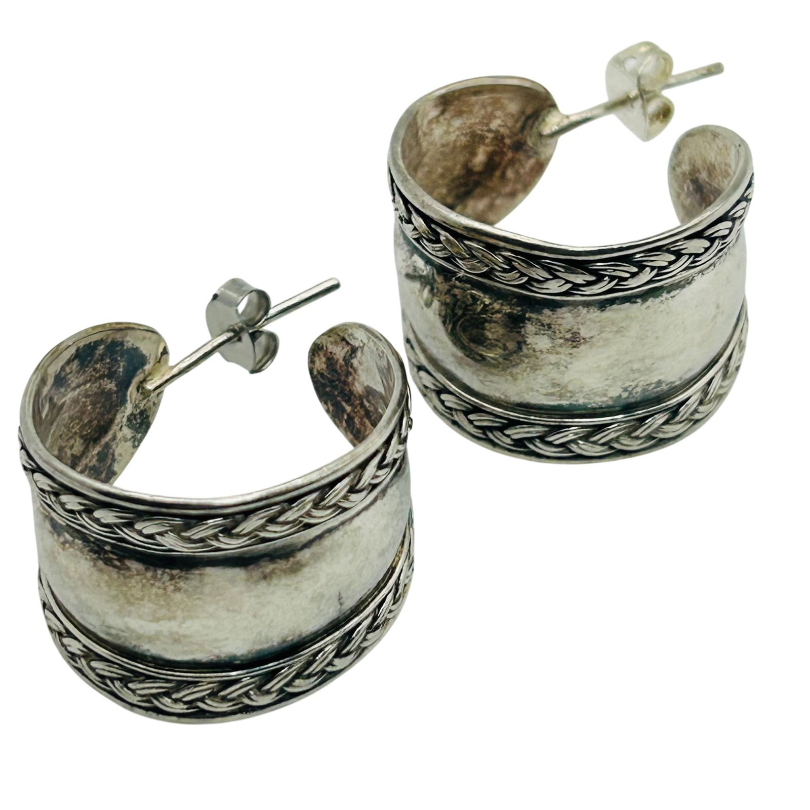 Sterling Half Hoop Woven Detail Stud Earrings: Sterling half hoop woven detail stud earrings. 8.40g